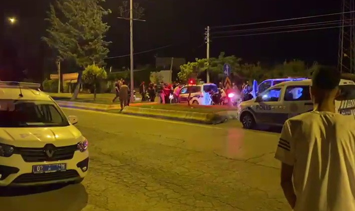 ADIYAMAN’DA, İKİ GRUP ARASINDA YOL VERME MESELESİ YÜZÜNDEN ÇIKAN KAVGADA