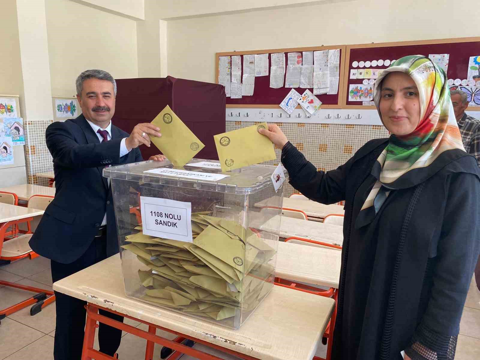 CUMHURBAŞKANLIĞI VE 28. DÖNEM MİLLETVEKİLLİĞİ SEÇİMİ İÇİN ADIYAMAN’DA, SİYASİLER OYLARINI