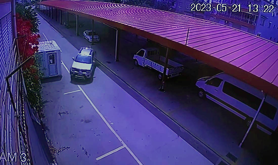 ANTALYA’NIN SERİK İLÇESİNDE BABASINDAN İZİNSİZ ALDIĞI KAMYONETLE 2 ARKADAŞINI YANINA