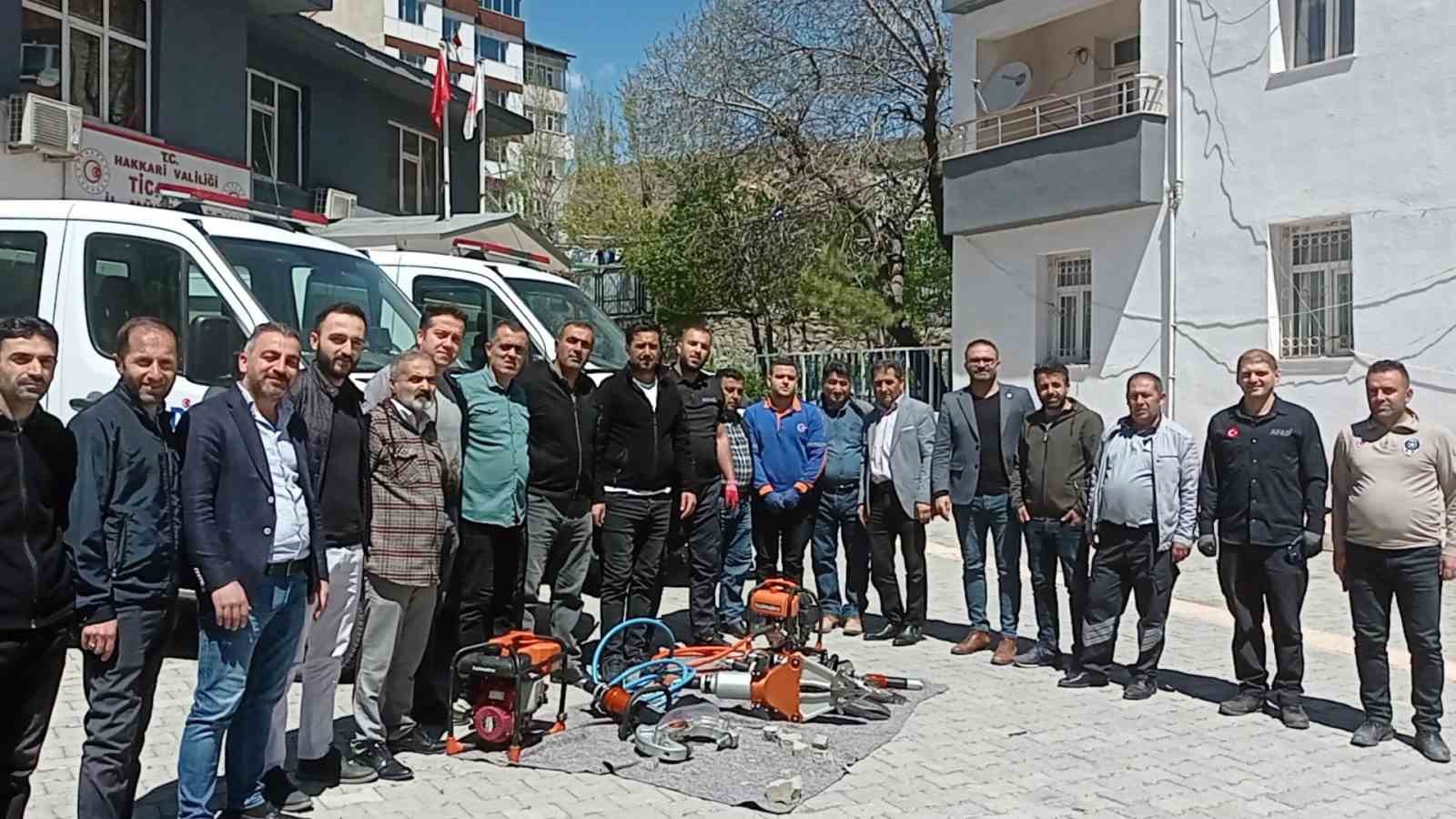 HAKKARİ AFAD İL MÜDÜRLÜĞÜ PERSONELLERİ TARAFINDAN KAMU KURUM KURULUŞLARININ ÇALIŞANLARINA