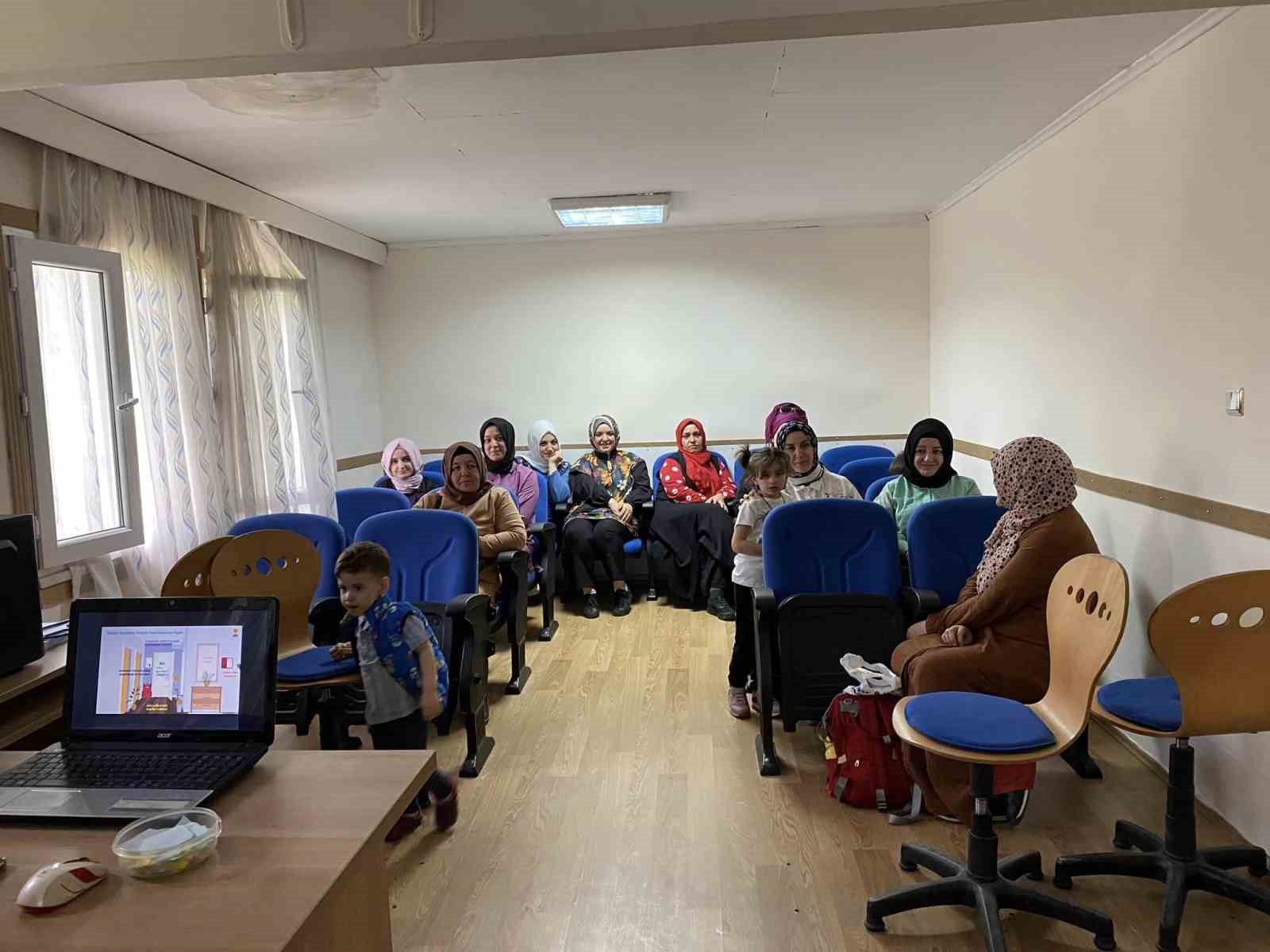 ÇİLİMLİ ANAOKULUNDA ANNELERE BİRİNCİ SEVİYE HAFİF ARAMA KURTARMA EĞİTİMİ VERİLDİ.