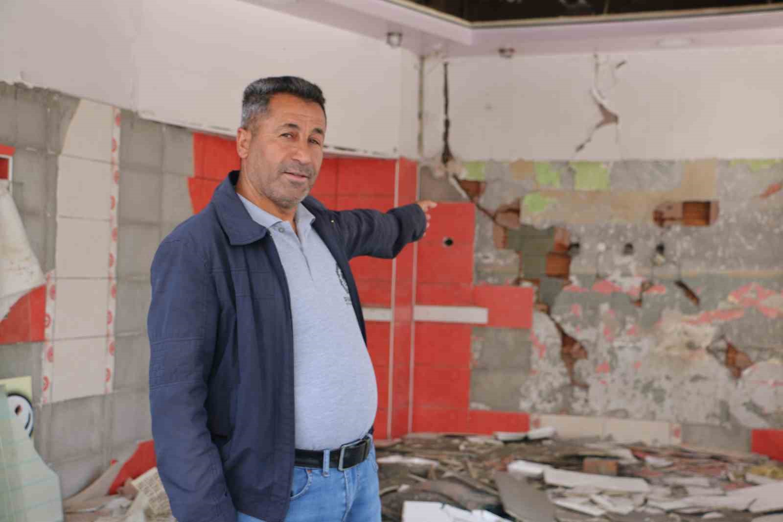 APARTMAN ALTINDA İŞLETMESİ BULUNAN REŞİT TETİK, DÜKKANDA KOLON VE KİRİŞLERİN