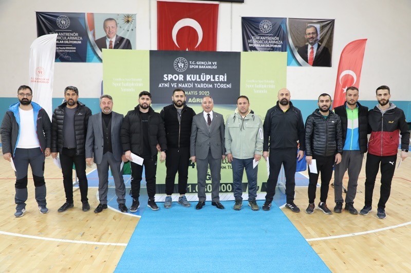 AĞRI’DA AMATÖR SPOR KULÜPLERİNE 1 MİLYON 80 BİN TL DESTEK