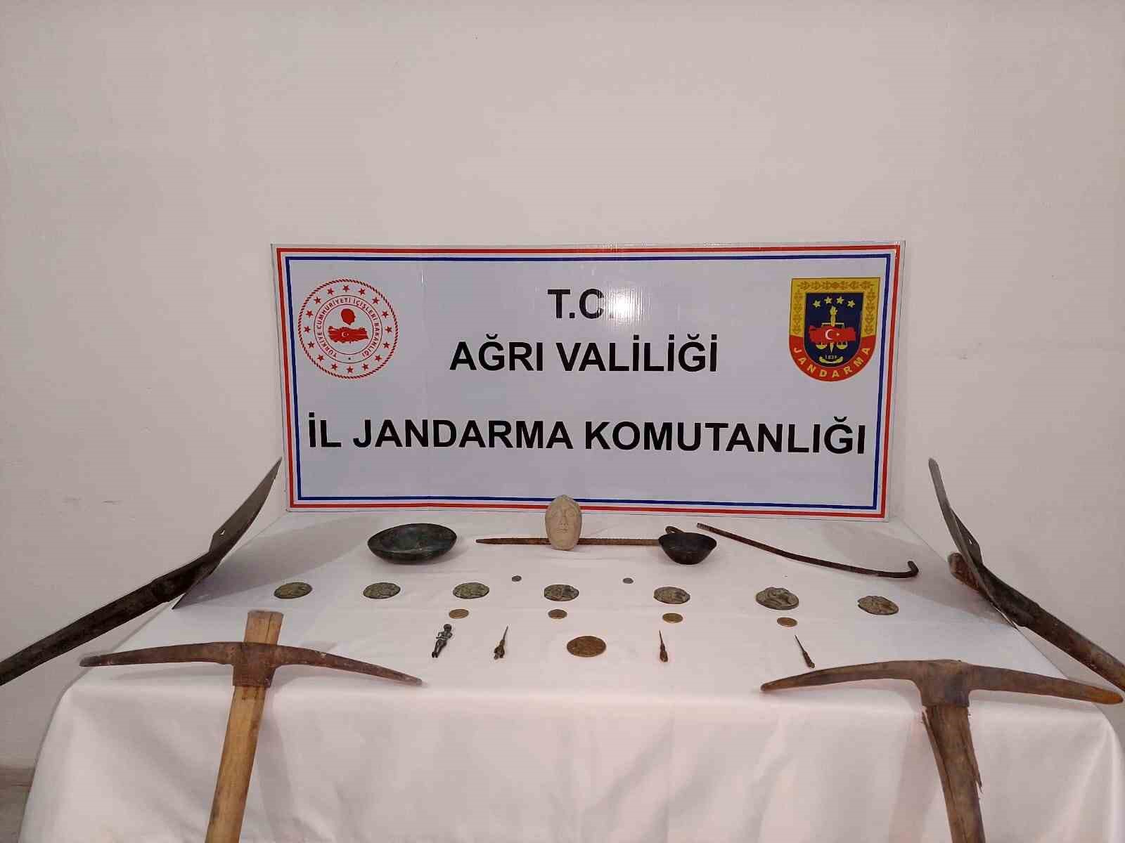 AĞRI’DA KAÇAKÇILIĞA GEÇİT YOK