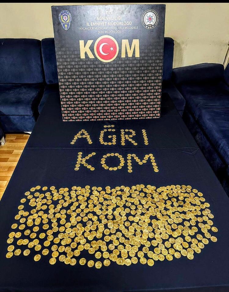 AĞRI’DA TARİHİ ESER NİTELİĞİNDE 562 SİKKE ELE GEÇİRİLDİ
