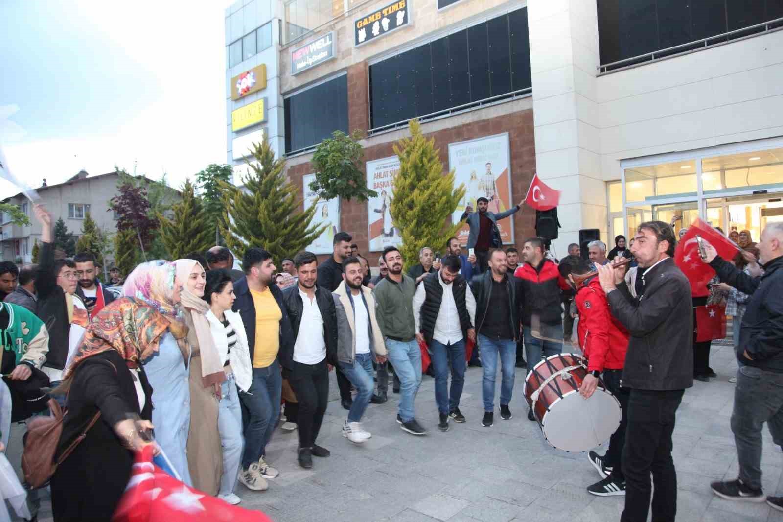 CUMHURBAŞKANLIĞI 2. TUR SEÇİMLERİNDE KESİN OLMAYAN SONUÇLARA GÖRE CUMHURBAŞKANI RECEP