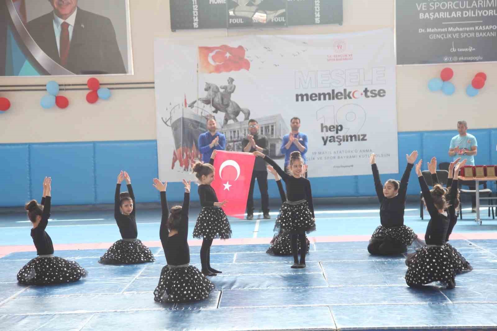 BİTLİS’İN AHLAT İLÇESİNDE 19 MAYIS ATATÜRK’Ü ANMA, GENÇLİK VE SPOR