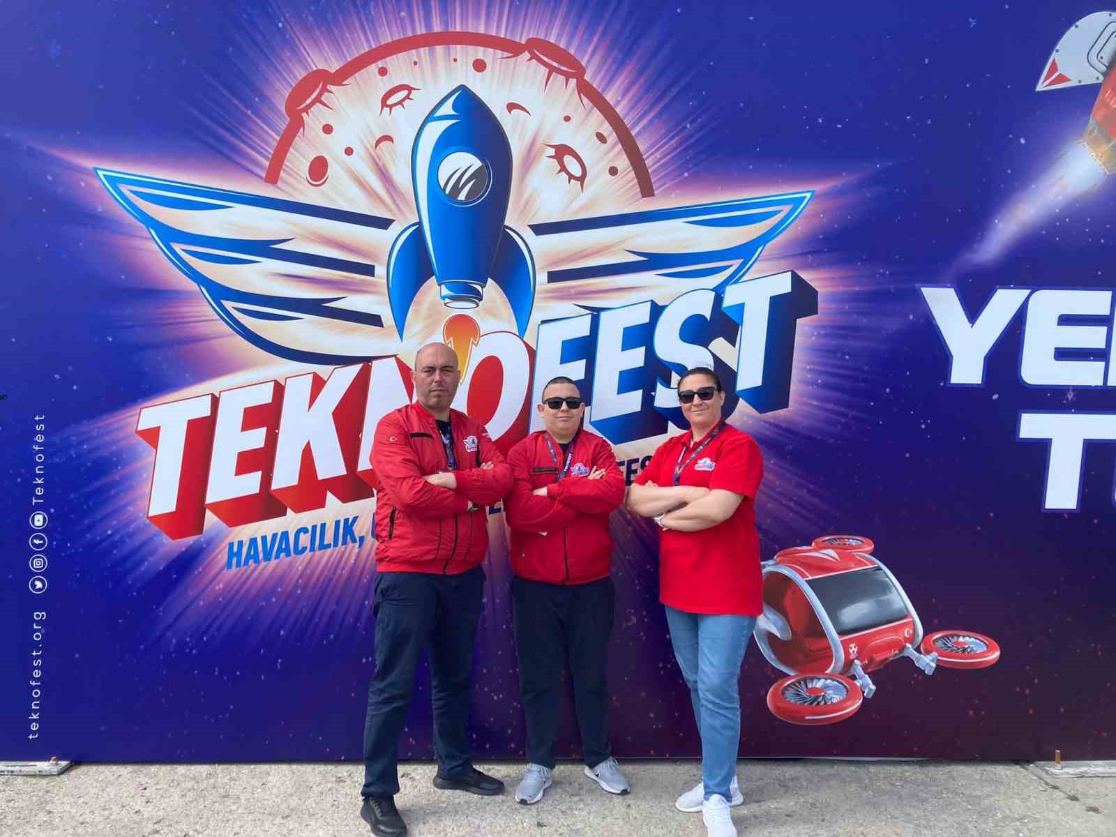 BERGAMA BİLİM VE SANAT MERKEZİNDEN VURGUN AİLESİ, TEKNOFEST 2023’TE “MİLLİ