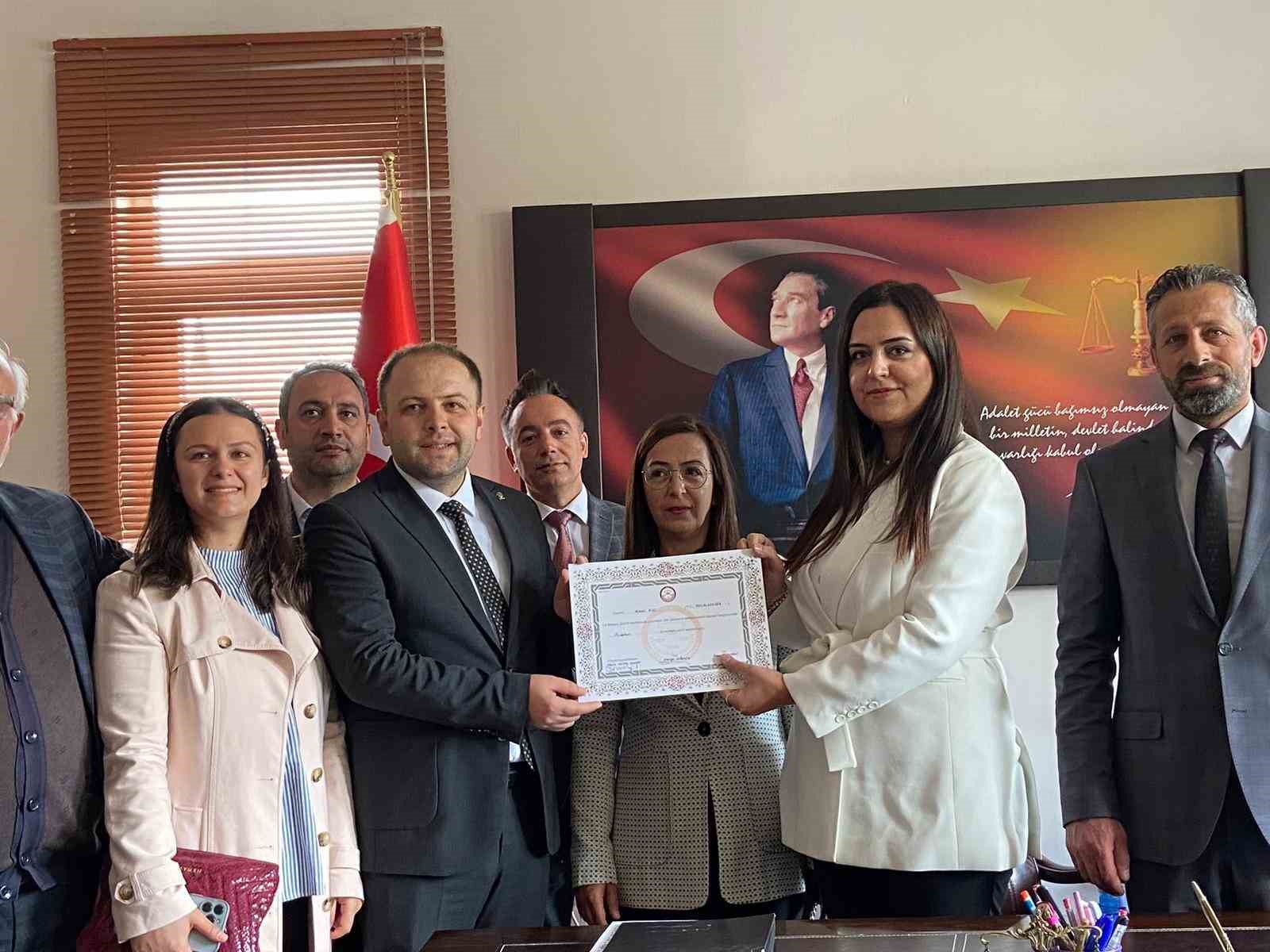 AK PARTİ ARDAHAN MİLLETVEKİLİ KAAN KOÇ MAZBATASINI ALDI. (OLGUN YILDIZ/ARDAHAN-İHA)