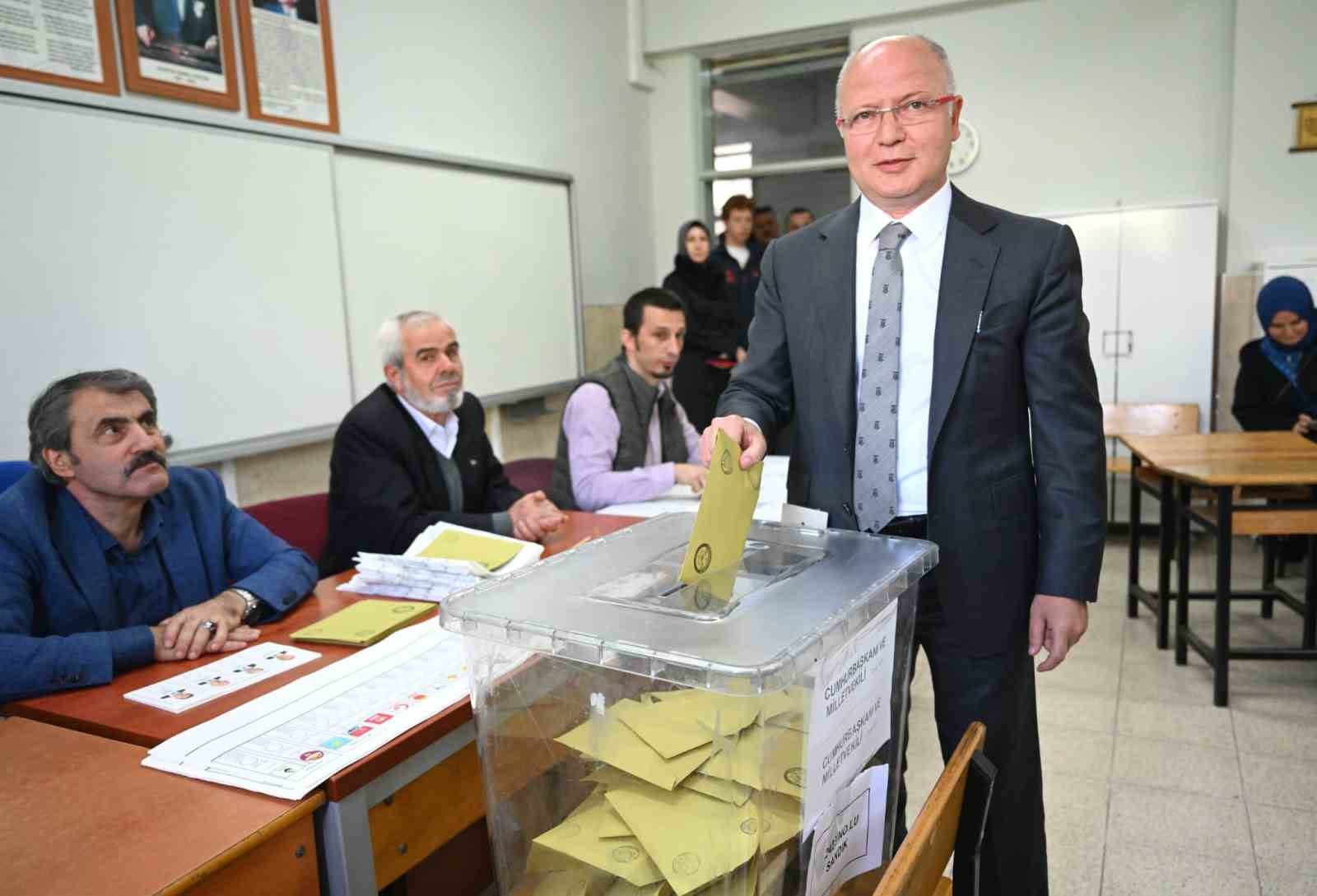 ADALET VE KALKINMA PARTİSİ BURSA İL BAŞKANI DAVUT GÜRKAN, OYUNU