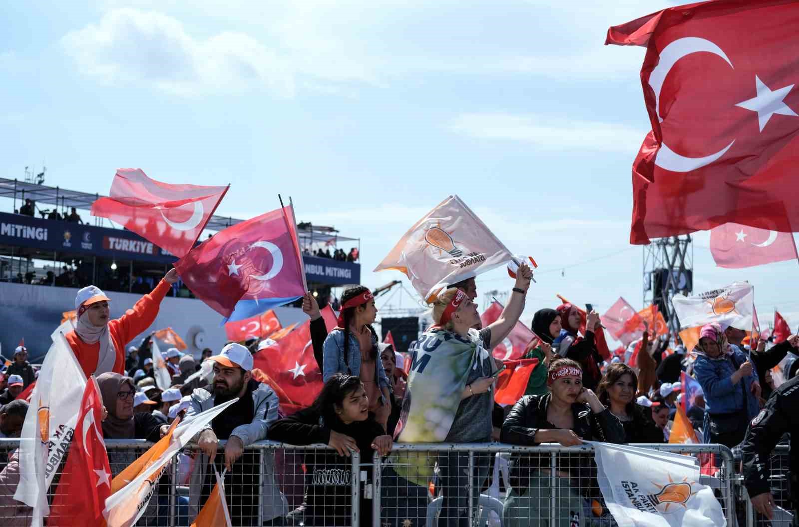 AK Parti Büyük İstanbul Mitingi’ne rekor katılım ATATÜRK HAVALİMANI'NDA DÜZENLENEN AK PARTİ "BÜYÜK İSTANBUL MİTİNGİ"NE REKOR KATILIM