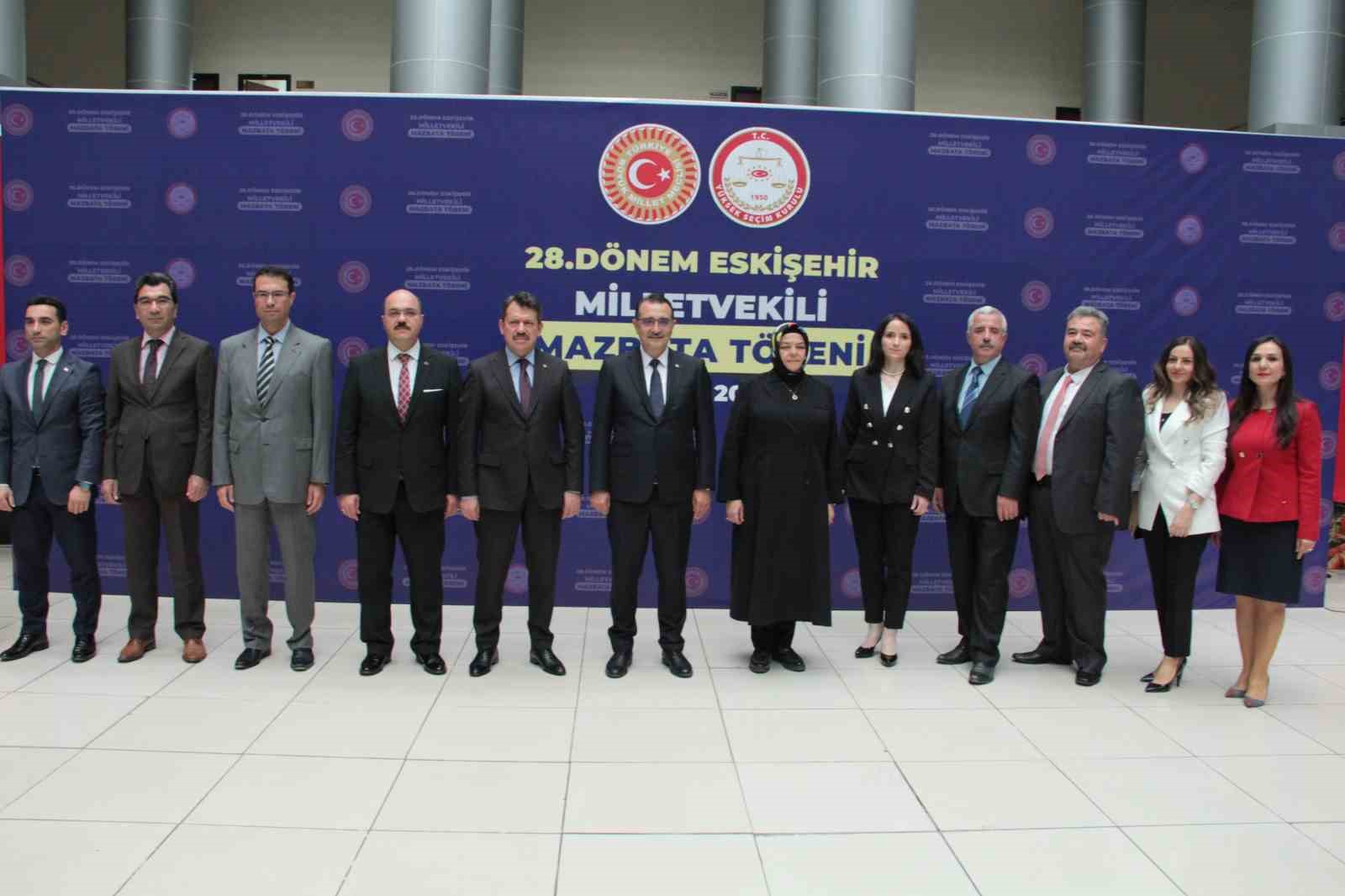 AK PARTİ ESKİŞEHİR MİLLETVEKİLLERİ MAZBATALARINI ALDI