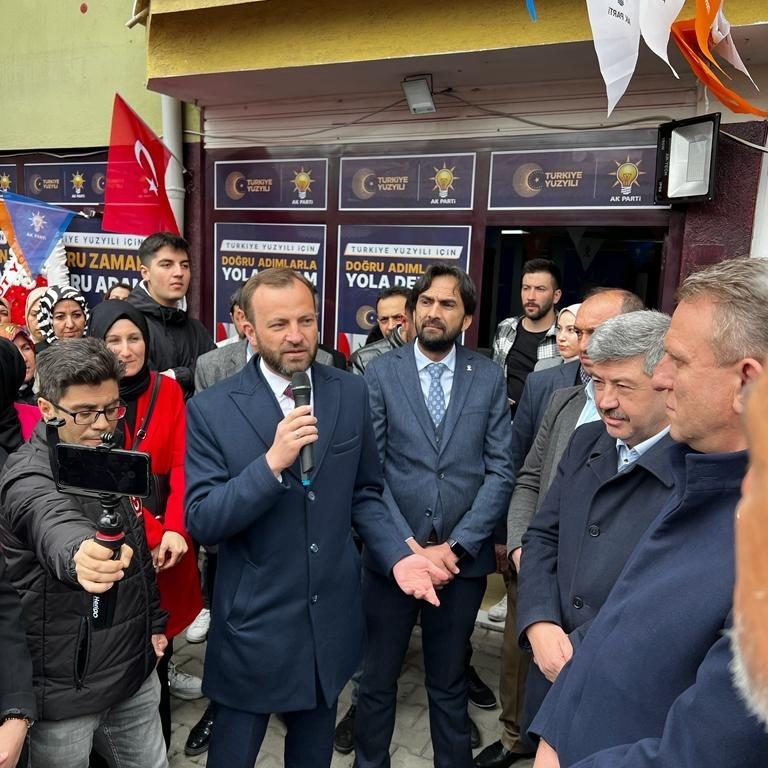 AK PARTİ GEDİZ'DE SEÇİM İRTİBAT BÜROSU AÇTI