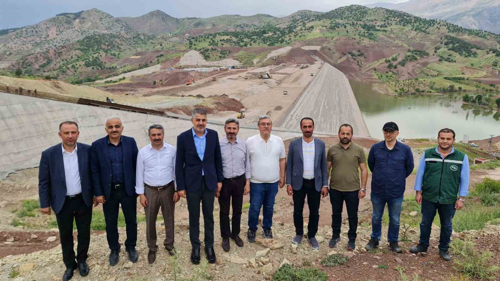 AK PARTİ MİLLETVEKİLLERİ VE TEŞKİLAT YÖNETİCİLERİ, ADIYAMAN’DA YAPIMI DEVAM EDEN