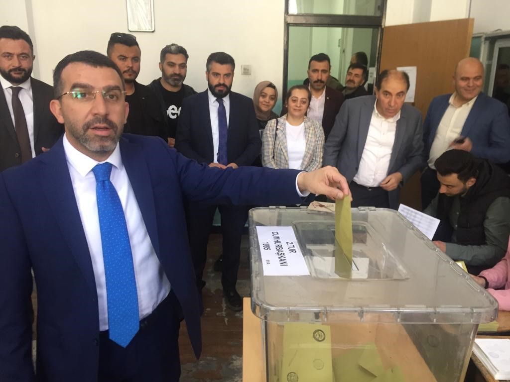 AK PARTİ KARS MİLLETVEKİLİ ADEM ÇALKIN OYUNU KULLANDI(KARS-İHA)
