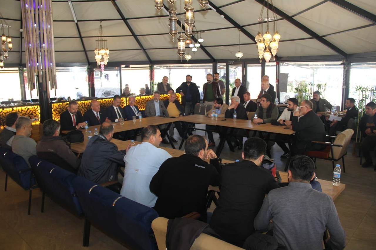 AK PARTİ MİLLETVEKİLLERİ BASIN MENSUPLARIYLA BİR ARAYA GELDİ