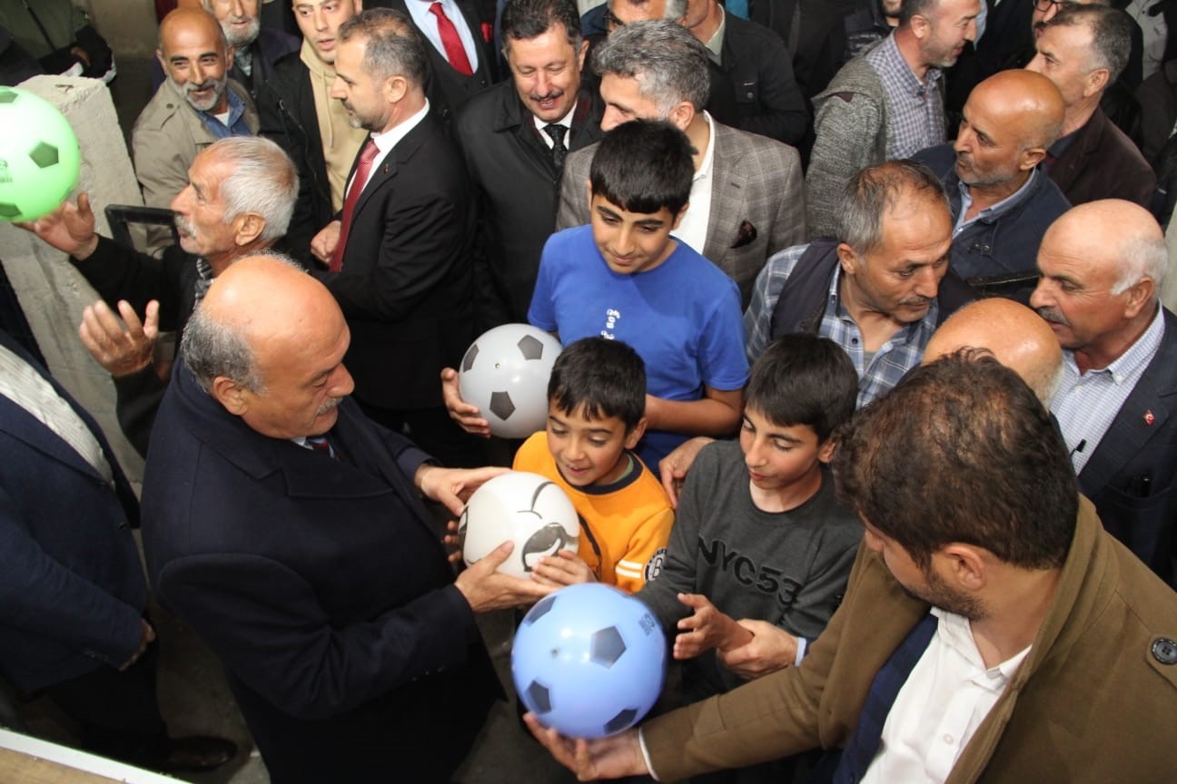 AK PARTİ MİLLETVEKİLLERİ SEÇİM ÇALIŞMALARINA KÖYLERDE DEVAM EDİYOR