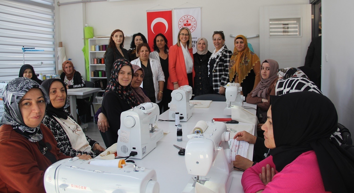 200 KİŞİLİK MENEMEN TARIMSAL KALKINMA KOOPERATİFİ'NDE, KADIN ÜRETİCİLER İLE BİR
