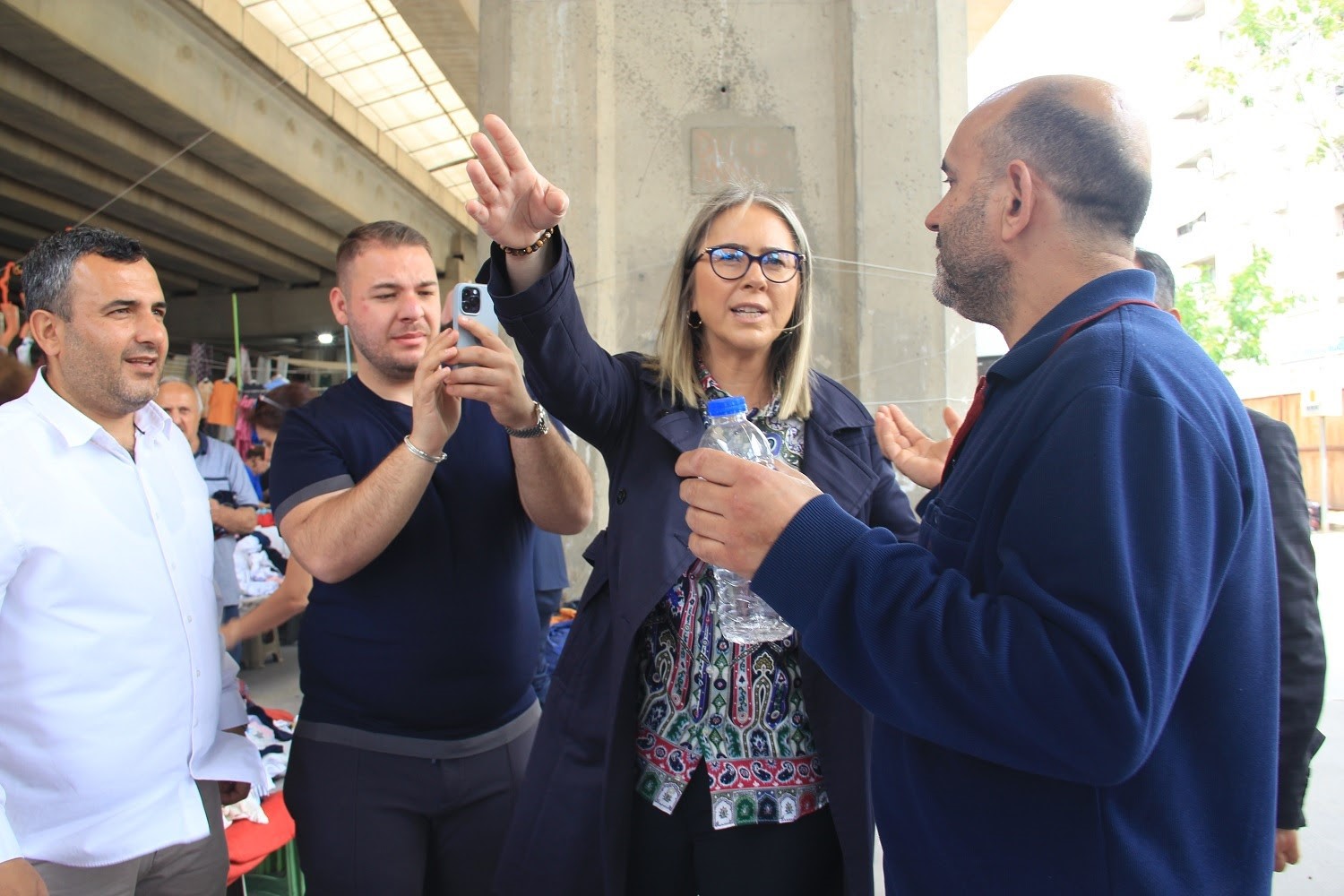 AK PARTİ İZMİR MİLLETVEKİLİ CEYDA BÖLÜNMEZ ÇANKIRI, İZMİR’DE 78 PAZARYERİNİN