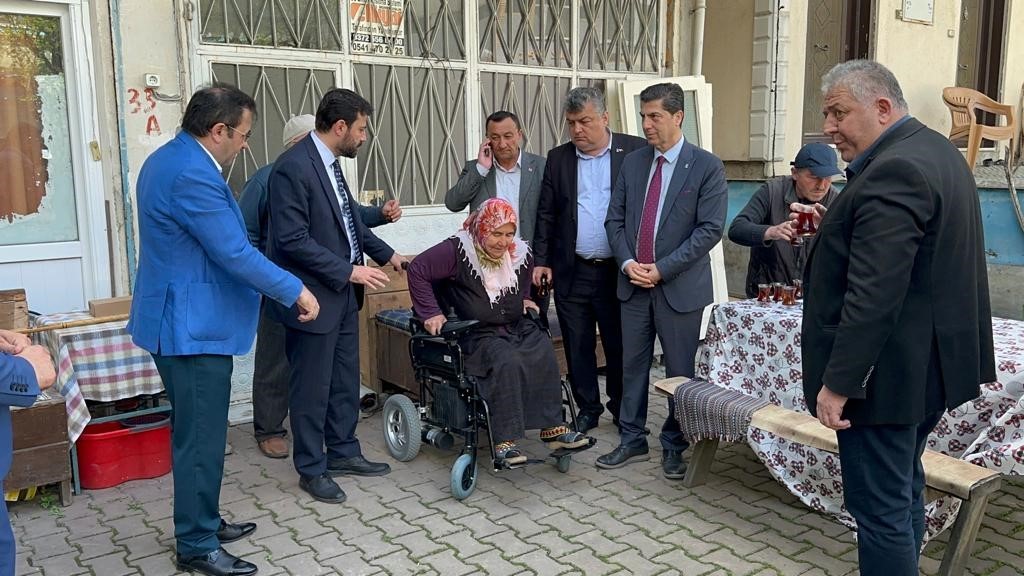 AK Partili Şahin sözünü tuttu AK PARTİ GENEL SEKRETER YARDIMCISI VE MKYK ÜYESİ CEM ŞAHİN,
