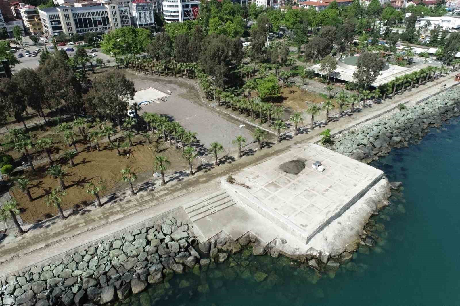 TRABZON’UN AKÇAABAT İLÇESİNDE SAHİL PARK YENİLEME PROJESİ ETAP ETAP İLERLİYOR.