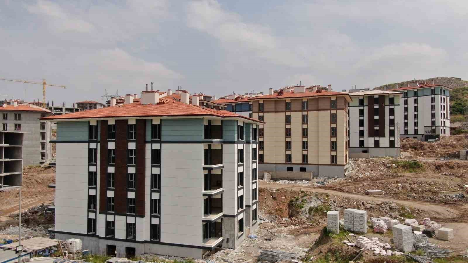 YUNUSEMRE BELEDİYESİNİN, TOKİ ORTAKLIĞIYLA YÜRÜTTÜĞÜ 5 BİN 500 KONUTLUK AKGEDİK