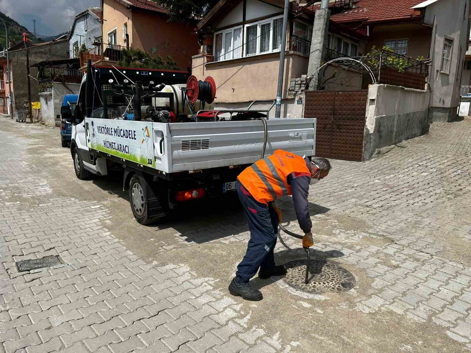 KONYA’NIN AKŞEHİR İLÇE BELEDİYESİ TEMİZLİK İŞLERİ MÜDÜRLÜĞÜNE BAĞLI İLAÇLAMA EKİPLERİ;