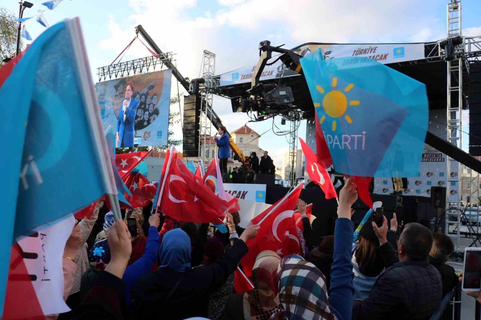 İYİ PARTİ GENEL BAŞKANI MERAL AKŞENER, SİVAS’TA DÜZENLEDİĞİ MİTİNGDE PARTİLİLERİNE