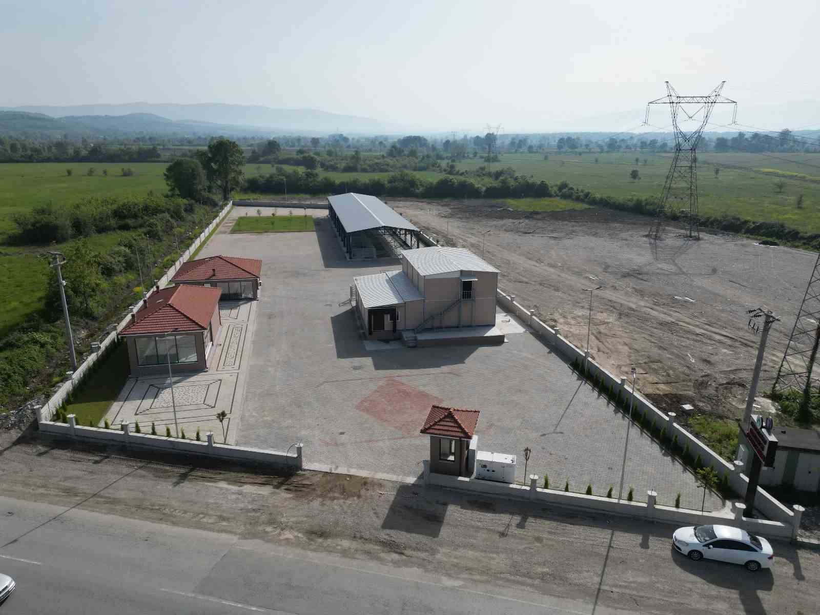 AKYAZI BELEDİYESİ TARAFINDAN TEMELİ 6 AY ÖNCE ATILAN MEZBAHA VE