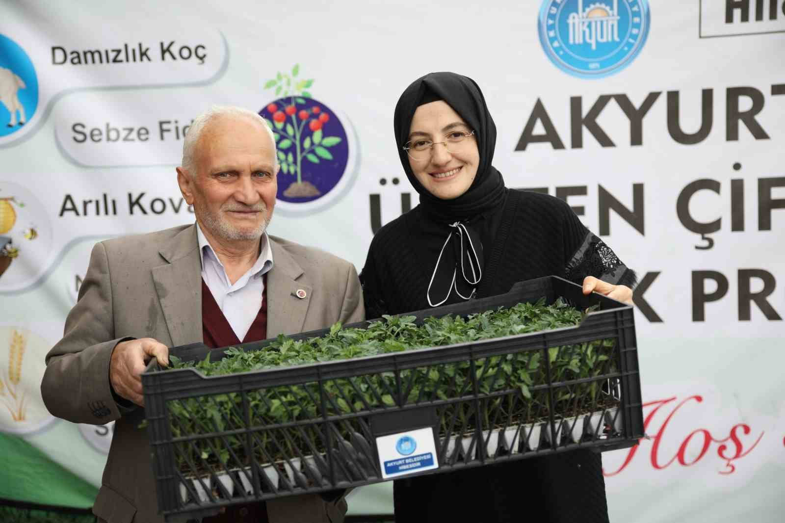AKYURT BELEDİYESİ TARAFINDAN BAHÇELERİNDE KENDİ YİYECEĞİNİ YETİŞTİREN VATANDAŞLAR İLE BUNU