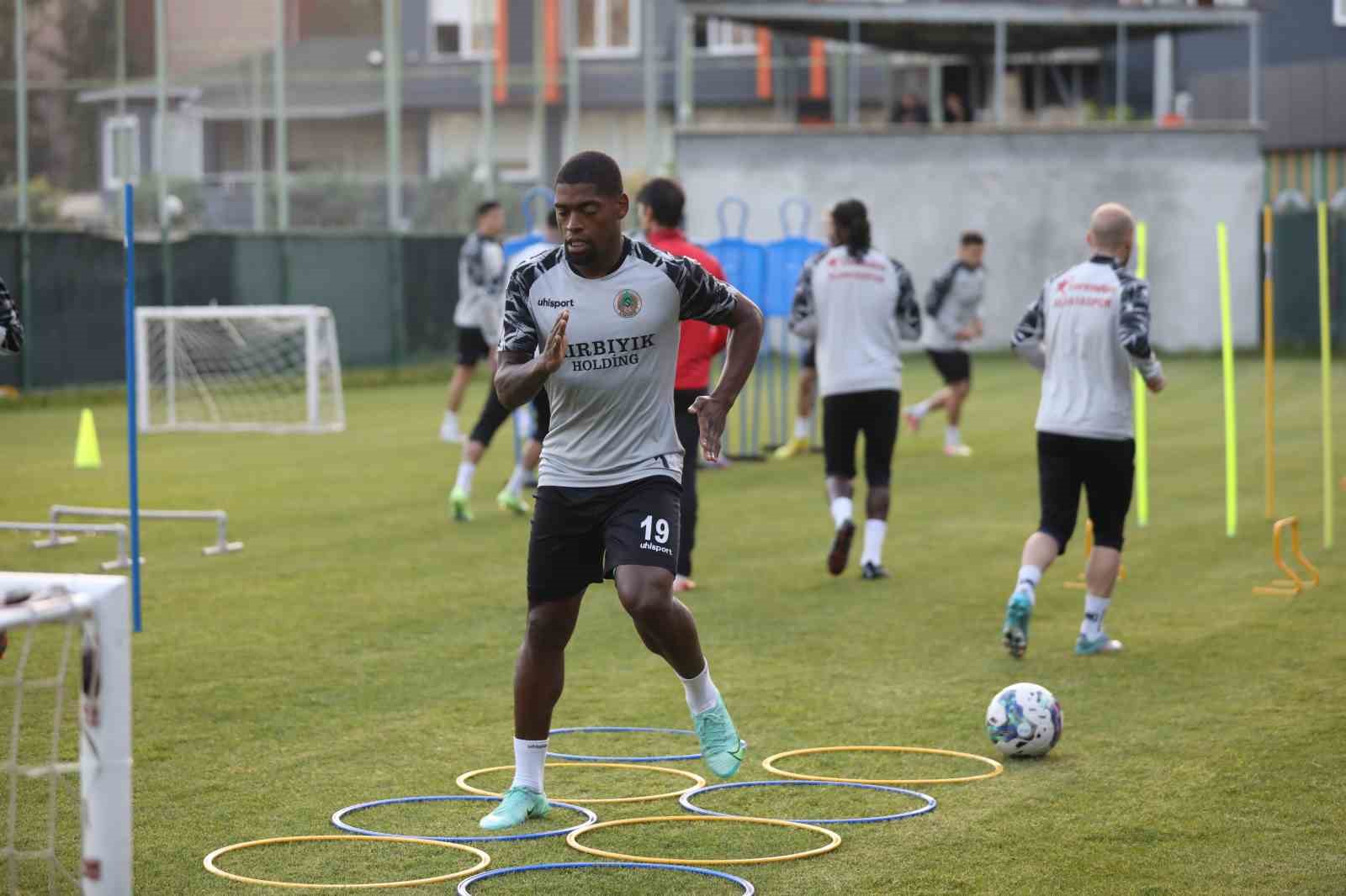 CORENDON ALANYASPOR, 2 GÜNLÜK İZNİN ARDINDAN SPOR TOTO SÜPER LİG'İN