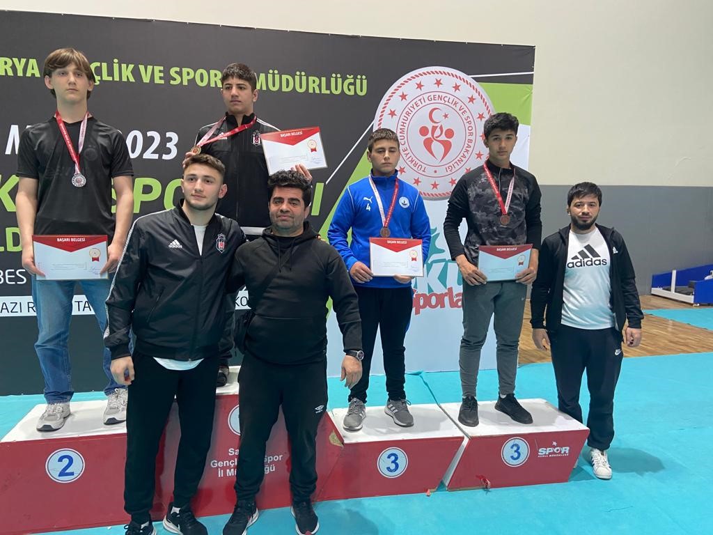 ALAPLI ÖĞRENCİ ENSAR AYHAN MADALYALA DÖNDÜ(ZONGULDAK)