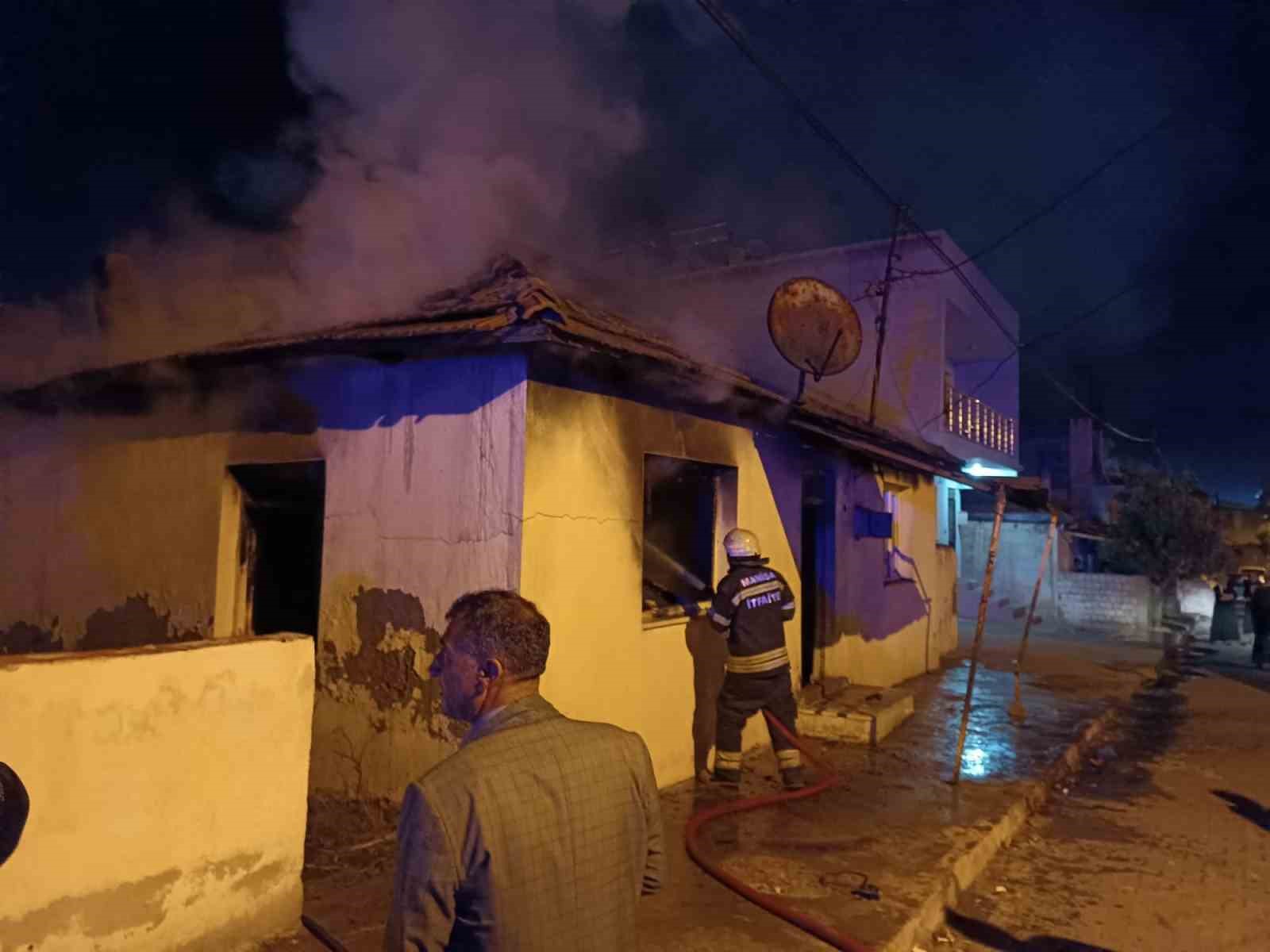 MANİSA'NIN ALAŞEHİR İLÇESİNDE SAAT 03.00 SIRALARINDA TEK KATLI MÜSTAKİL BİR