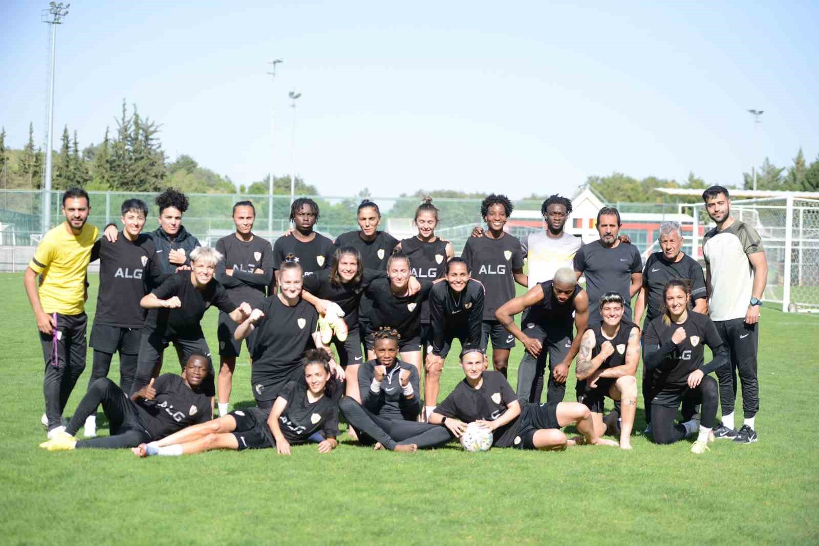 TURKCELL KADINLAR FUTBOL SÜPER LİGİ PLAY-OFF YARI FİNALİ İLK MAÇINDA
