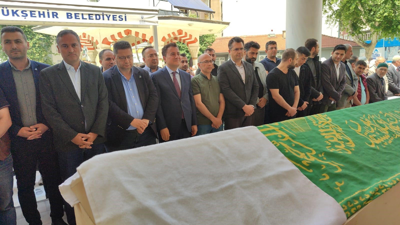 ALİ BABACAN, DANIŞMANI VEDAT YALGI’NIN BABASI ENVER YALGI’NIN CENAZE TÖRENİNE