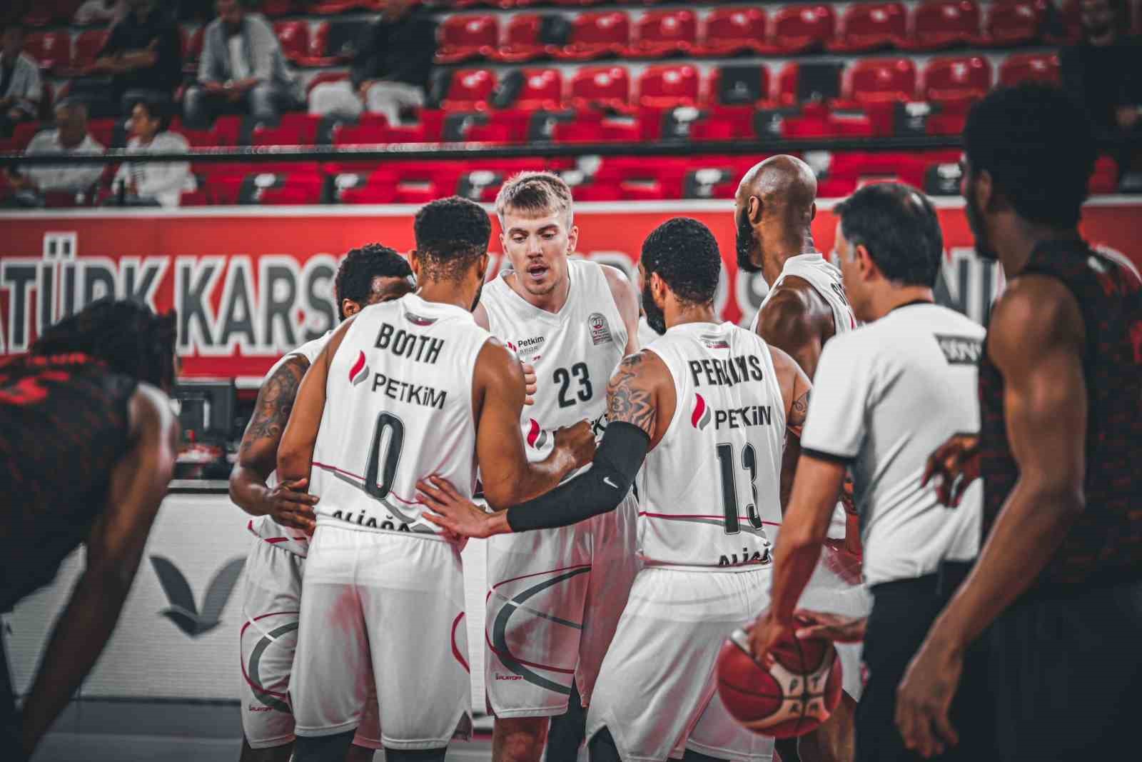 TÜRKİYE SİGORTA BASKETBOL SÜPER LİGİ EKİPLERİNDEN ALİAĞA PETKİMSPOR, LİGİN TAMAMLANMASINA
