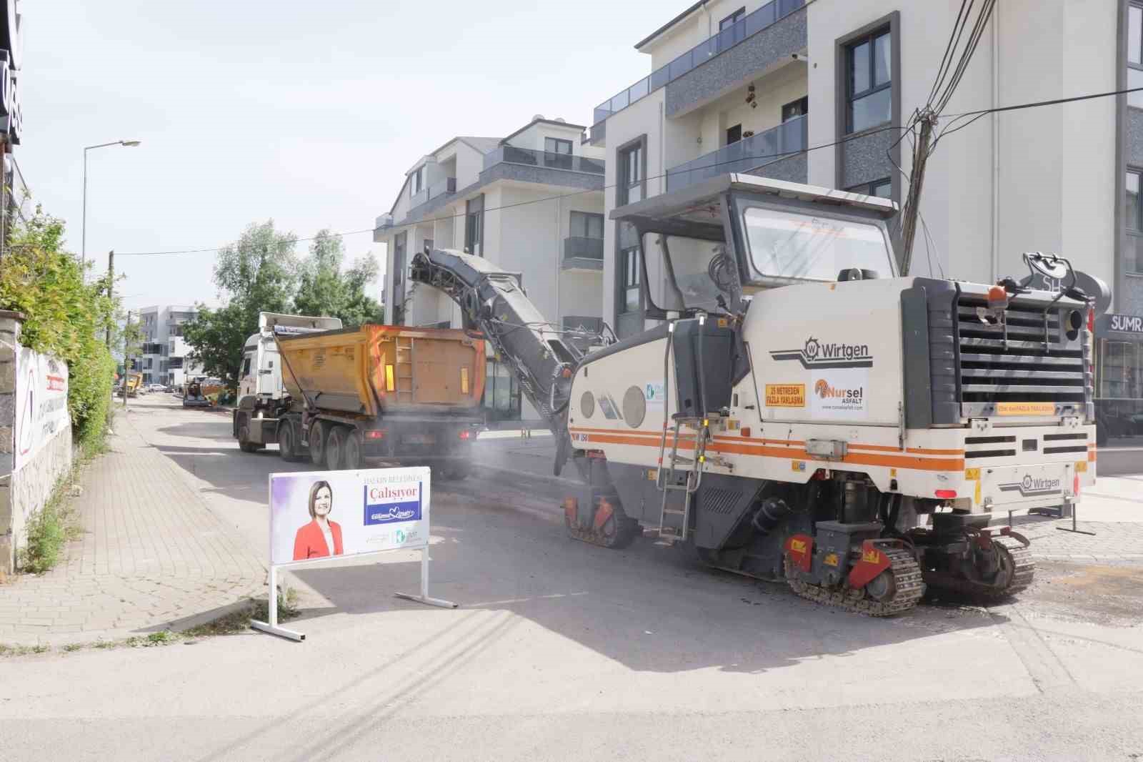 İZMİT BELEDİYESİ FEN İŞLERİ MÜDÜRLÜĞÜ'NÜN ALİKAHYA FATİH MAHALLESİ'NDE BAŞLATTIĞI ASFALT