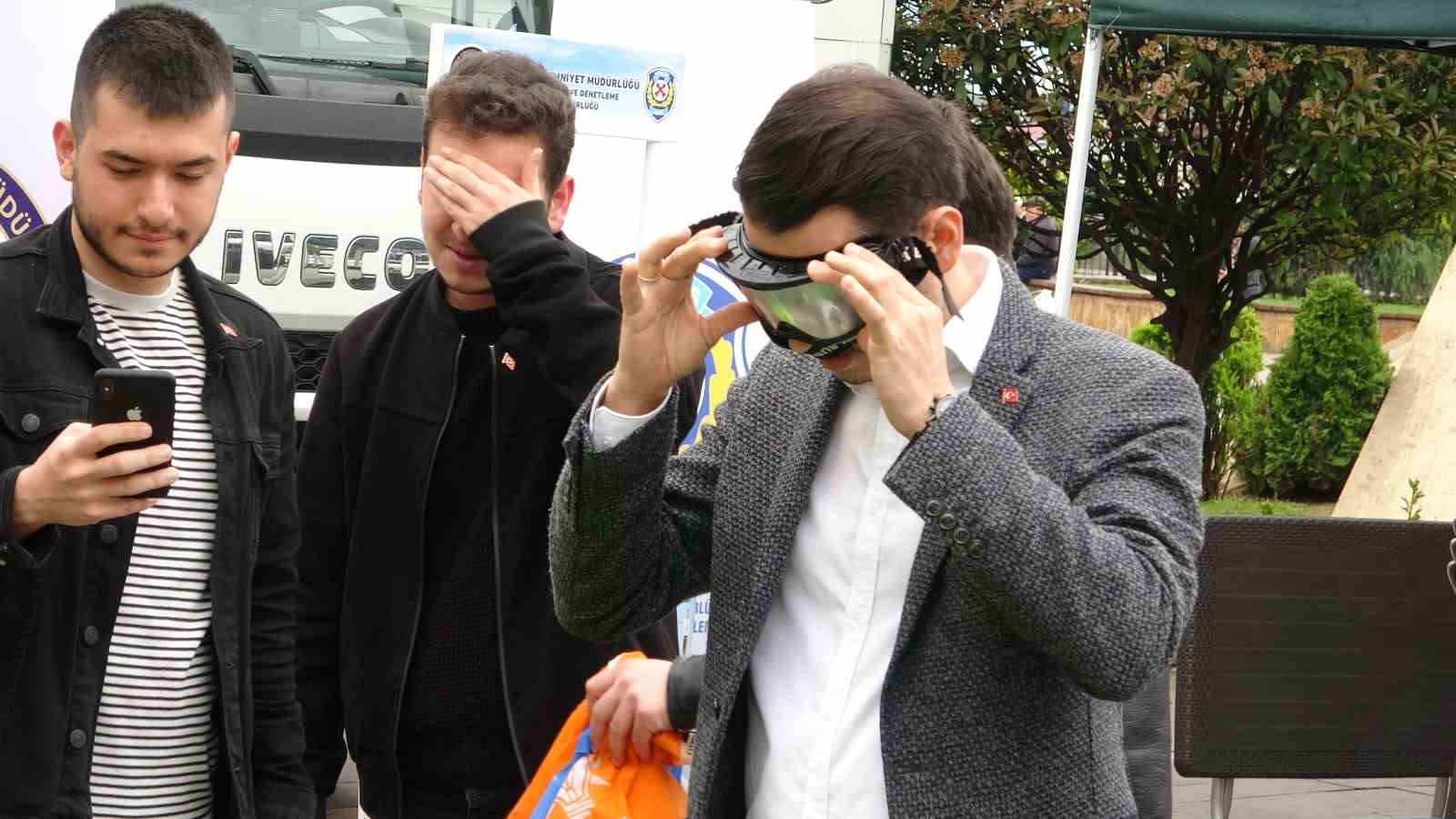 GİRESUN’DA, ALKOL SİMÜLASYON GÖZLÜĞÜ TAKARAK ALKOLÜN ETKİSİNİ GÖRMEK İSTEYENLER, DEFALARCA