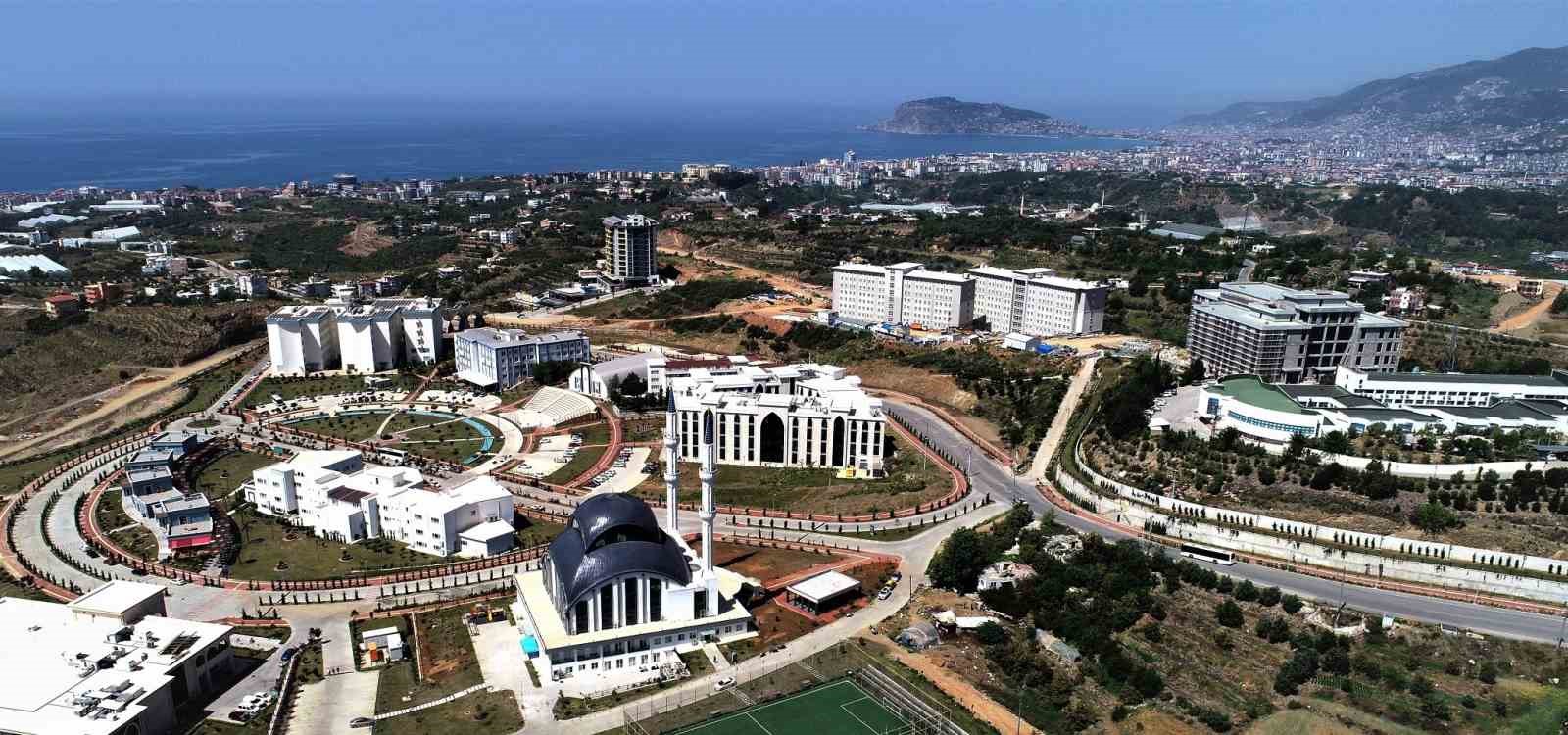 ALKÜ ÖĞRETİM ÜYESİNİN SAĞLIK YÖNETİMİNDE BLOCKCHAİN TEKNOLOJİSİ İLE İLGİLİ ÇALIŞMASI,
