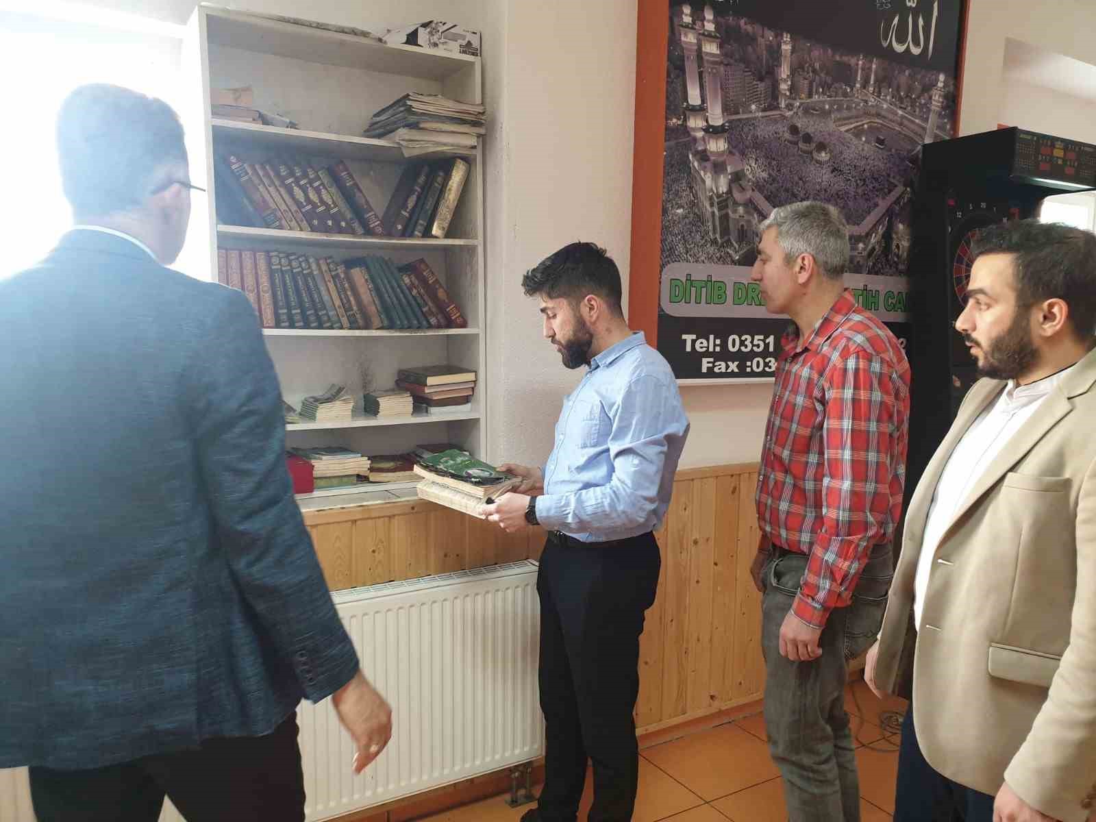 ALMANYA’NIN DRESDEN KENTİNDE BULUNAN FATİH CAMİİ’NE GELEN BİR SALDIRGAN, KUR’AN-I