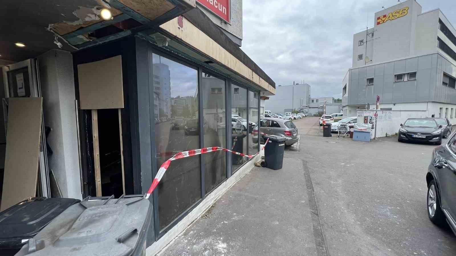 ALMANYA'NIN STUTTGART KENTİNDE TÜRKLERİN YOĞUN OLARAK YAŞADIĞI MAUSERSTRASSE CADDESİNDE FAALİYET