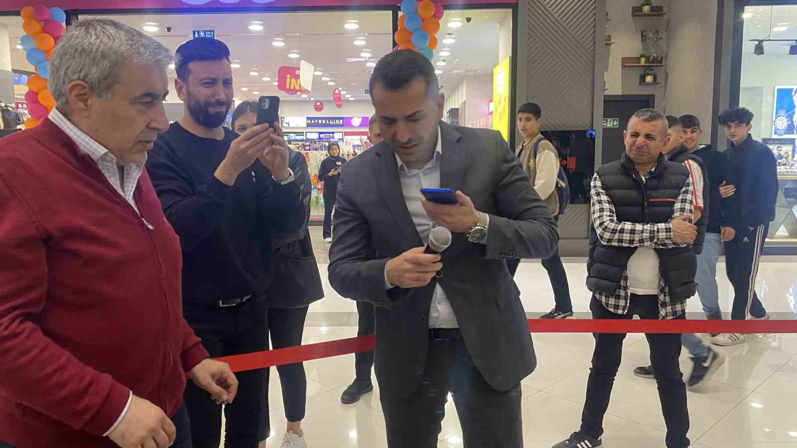 PARKUR AVM’DEN MÜŞTERİLERİNE OTOMOBİL HEDİYESİ