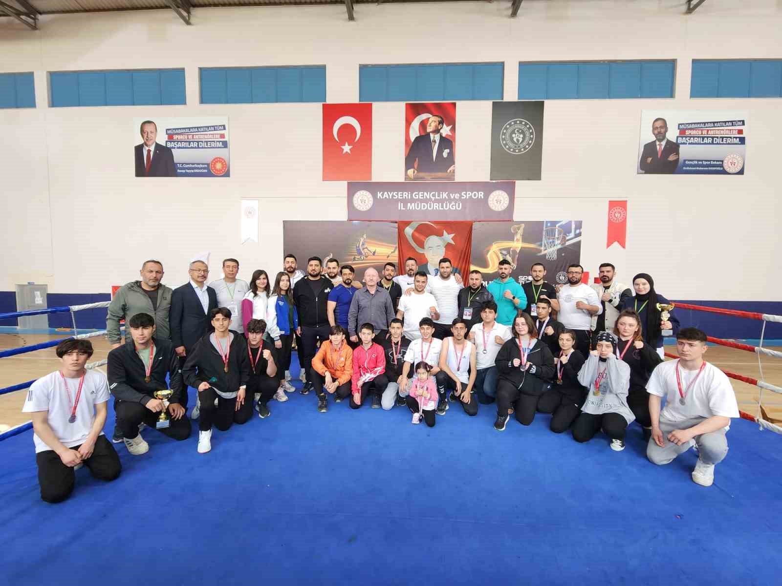 GELENEKSEL ALPARSLAN TÜRKEŞ MUAYTHAİ ŞAMPİYONASI ÜÇ ŞEHİRDEN 160 SPORCUNUN KATILIM