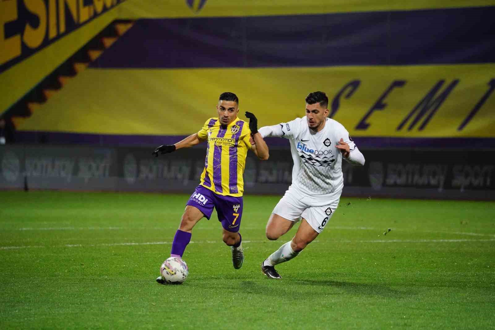 ALTAY FORMASI GİYEN CEYHUN GÜLSELAM, BU SEZON LİGDE SİYAH-BEYAZLI FORMAYLA