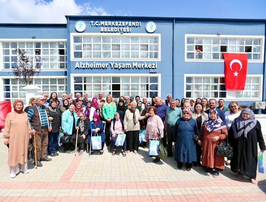 MERKEZEFENDİ BELEDİYE BAŞKANI ŞENİZ DOĞAN, ANNELER GÜNÜ DOLAYISIYLA ALZHEİMER YAŞAM
