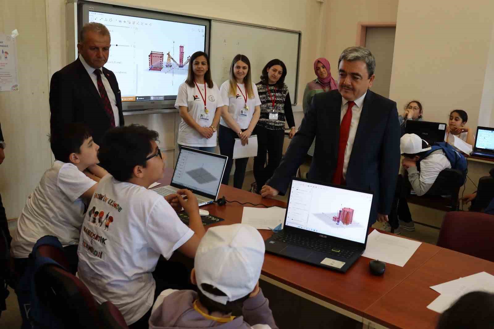 ŞEHZADELER ŞEHRİ AMASYA'DA UYGULANAN ‘FATİH'İN İZİNDE MATEMATİK VE TEKNOLOJİ' ADLI