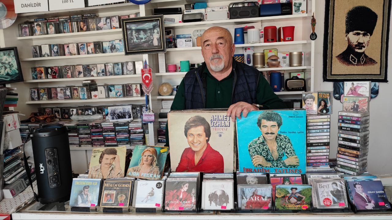 AMASYA'NIN SULUOVA İLÇESİNDE YAŞAYAN AHMET ÖZER, 50 YILI AŞKIN SÜREDİR