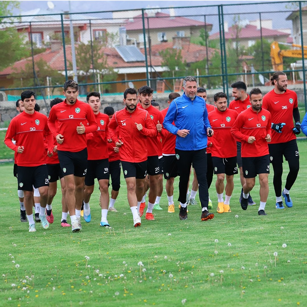 AMEDSPOR, PLAY-OFF’U GARANTİLEMEK İÇİN DÜZCESPOR MAÇINA ODAKLANDI.