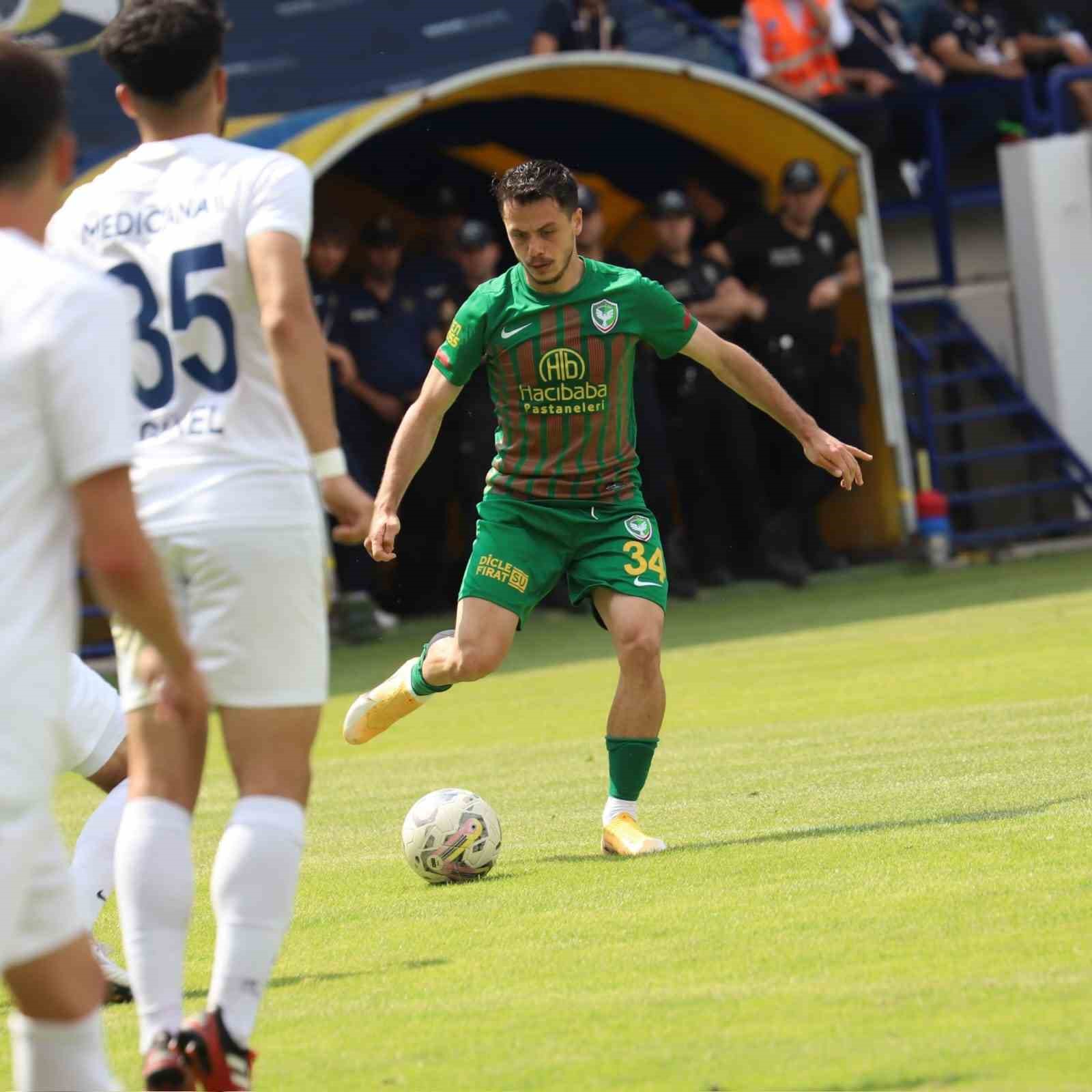 2. LİG BEYAZ GRUP’TA PLAY-OFF'A KALMAYI GARANTİLEYEN AMEDSPOR MENEMENSPOR DEPLASMANINDAN
