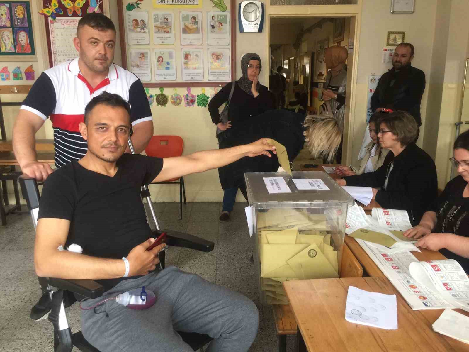 MUSTAFA KIZILTEPE KENDİNE GELDİKTEN SONRA İLK İŞ OLARAK VATANDAŞLIK GÖREVİNİ